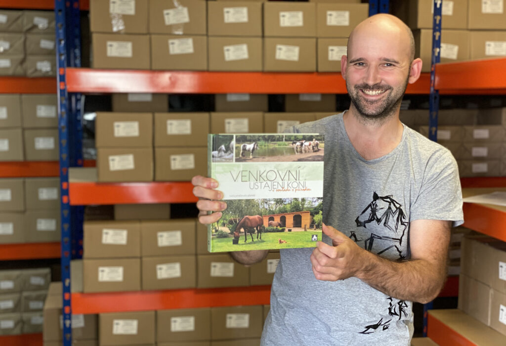 JDEME KNIŽNÍ CESTOU