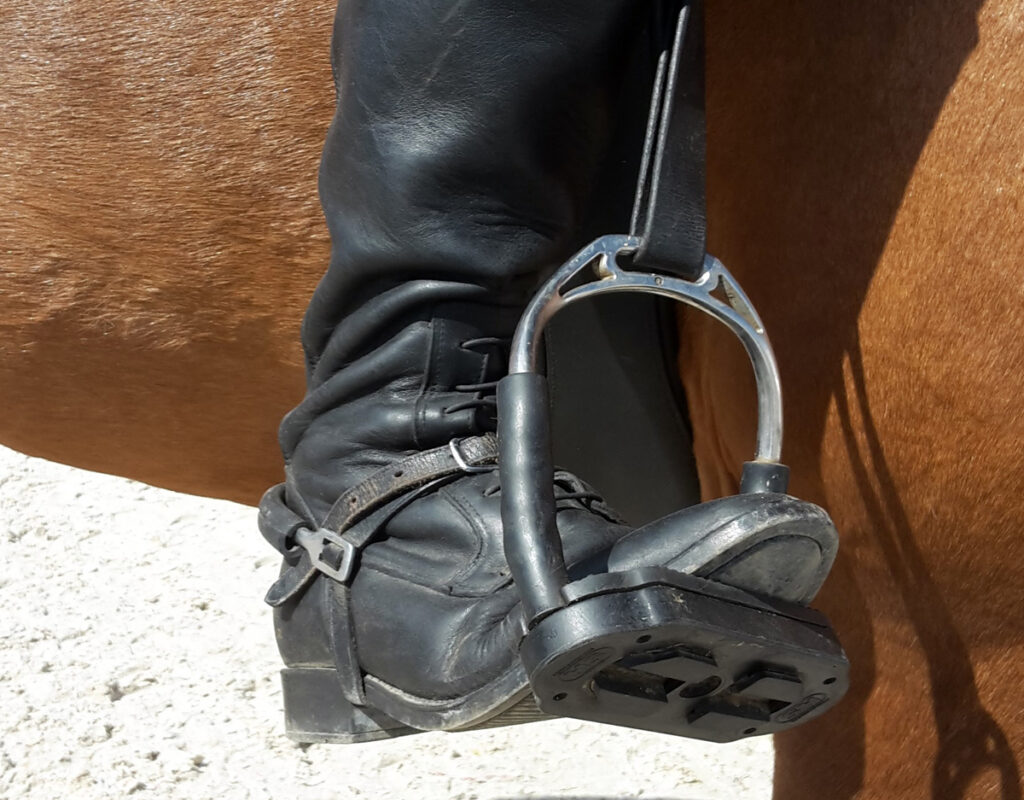 JAK TŘMENY POSOUVALY HISTORII noha v bezpečnostním třmenu