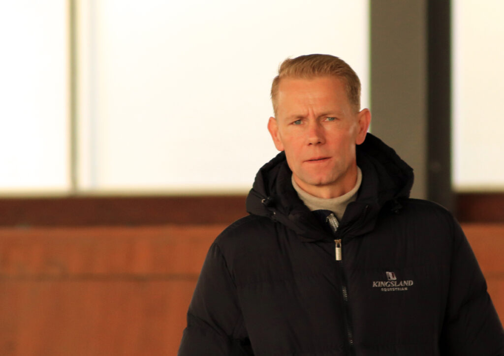 JEZDCI MUSÍ MÍT VHODNÉ KONĚ