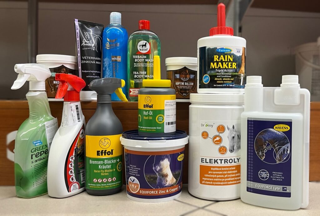 Přípravky pro péči o koně v létě.