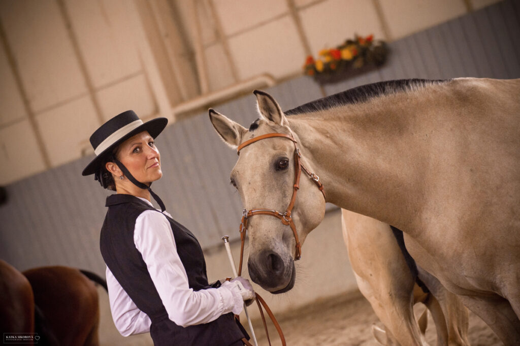 JE TO O JEDINCÍCH, NE O PLEMENI
